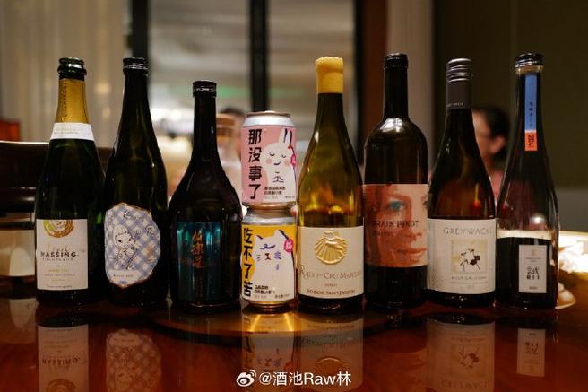 看著她從選釀酒師,選工廠,找設(shè)計(jì)師,籌備釀造再到第一批產(chǎn)品問世,一大